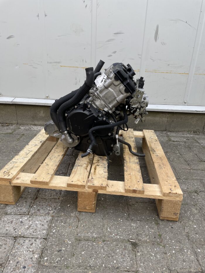 Suzuki 600CC K7 – Image 3